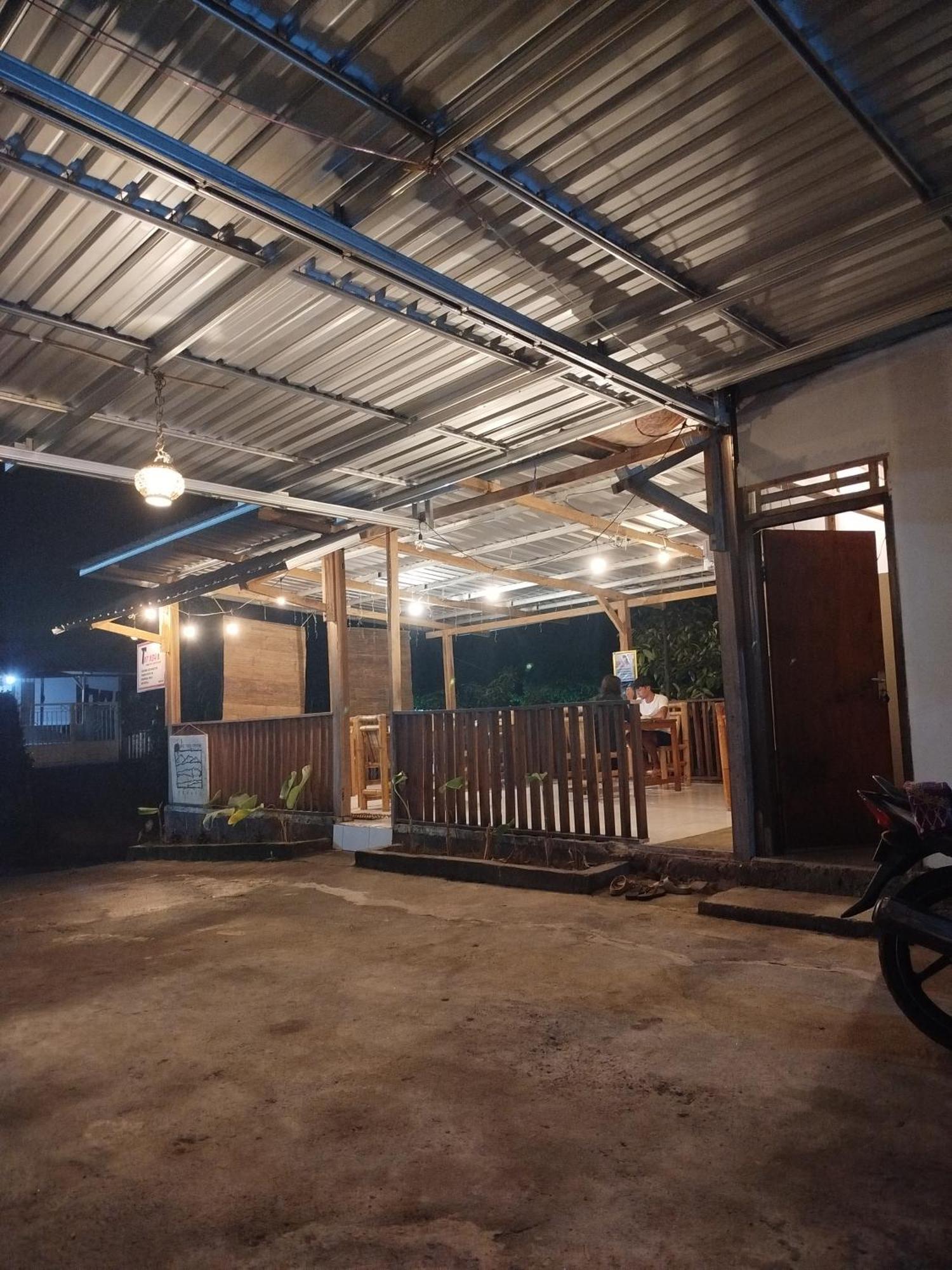 Tatasya Homestay Сенару Екстериор снимка